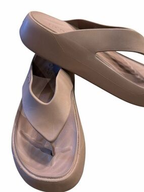 CROCS getaway flip flops